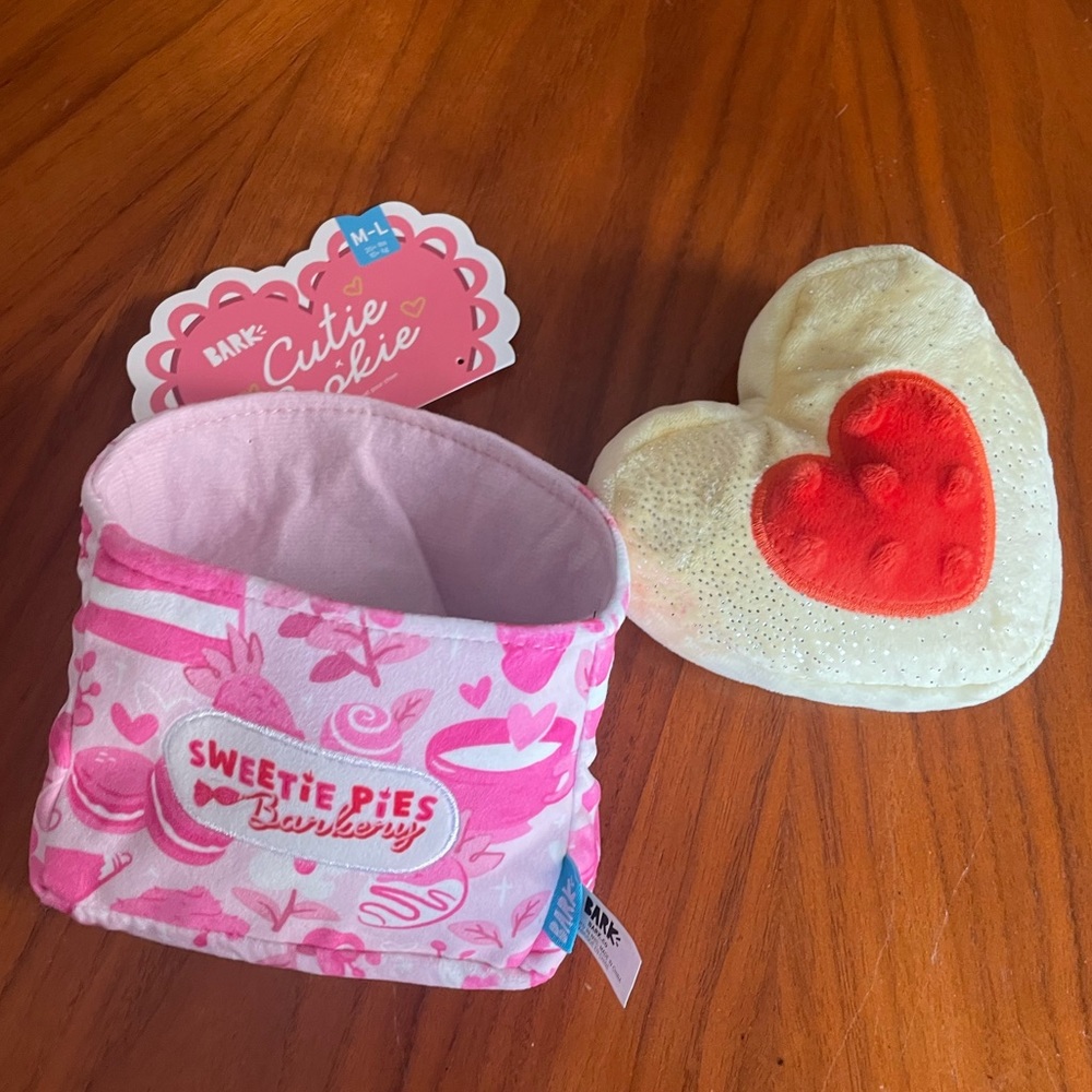 NWT Barkbox Cutie Cookie M\L